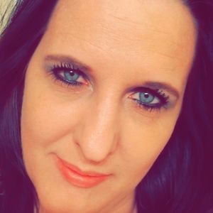 Meet your Posher, Dafni